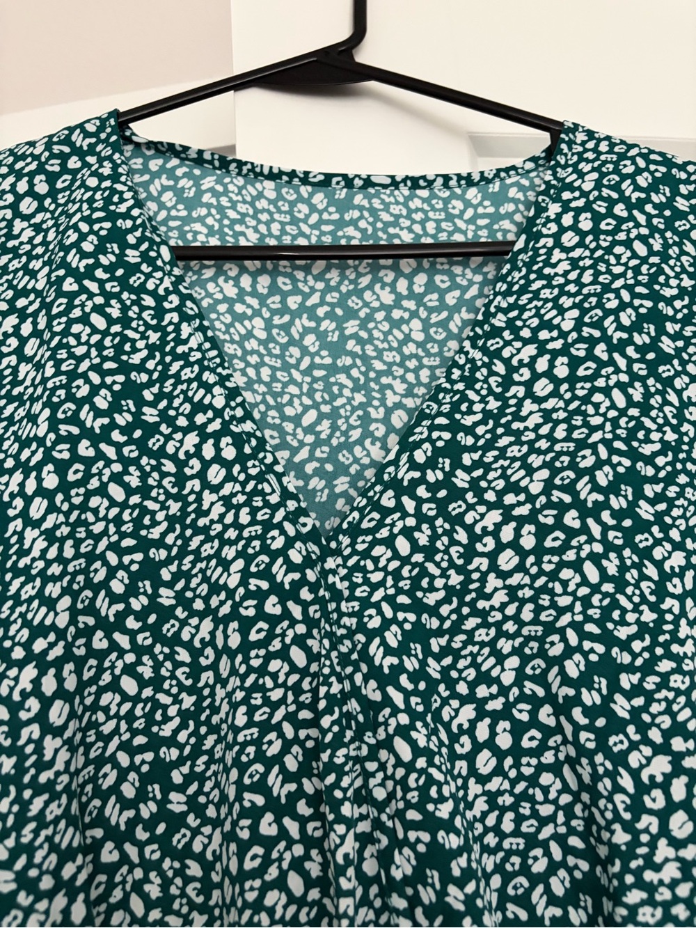 SHEIN Green & White Printed V-Neck Midi Dress , size Large